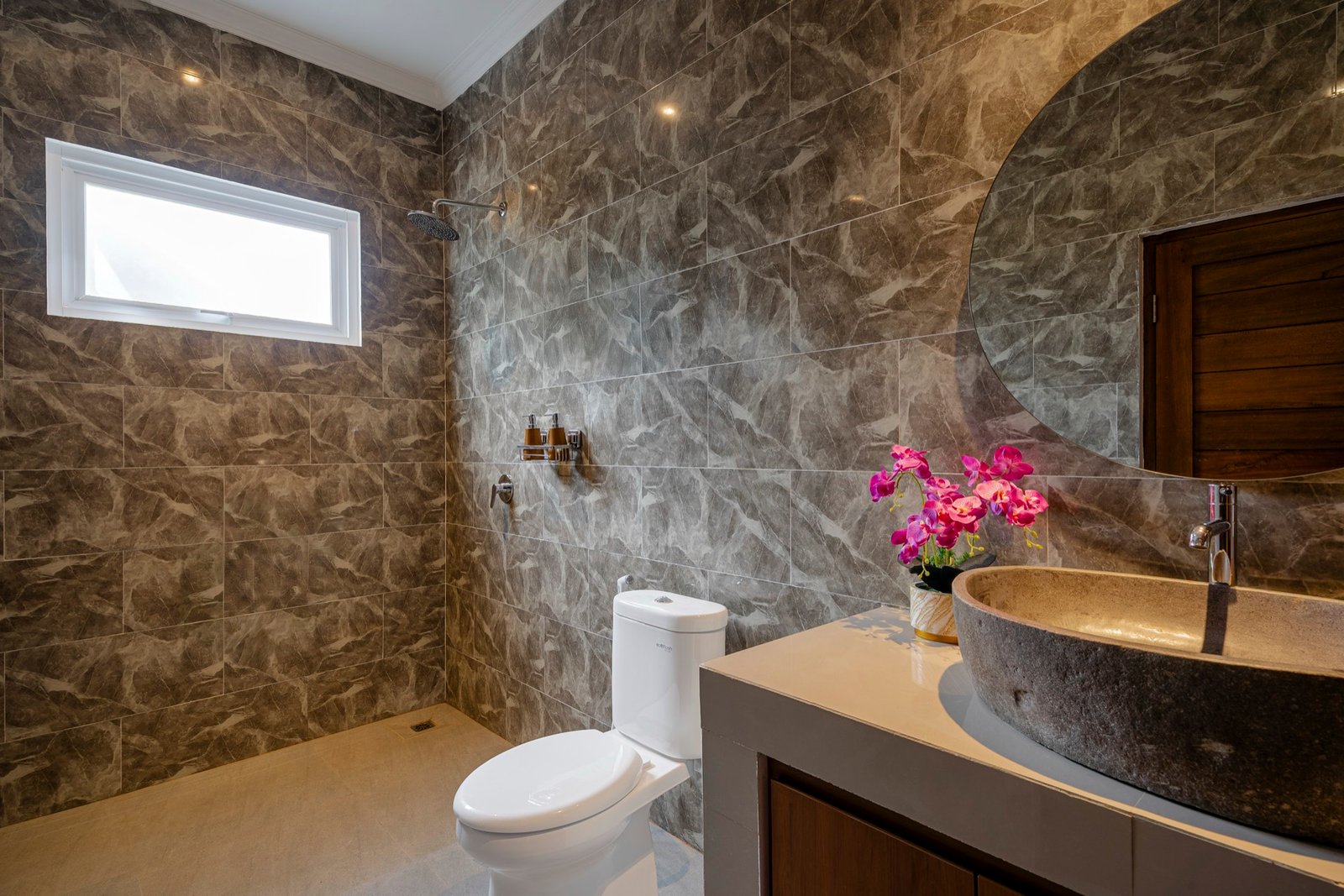 Cahyana Tibuah - the bathroom marble basin (1)