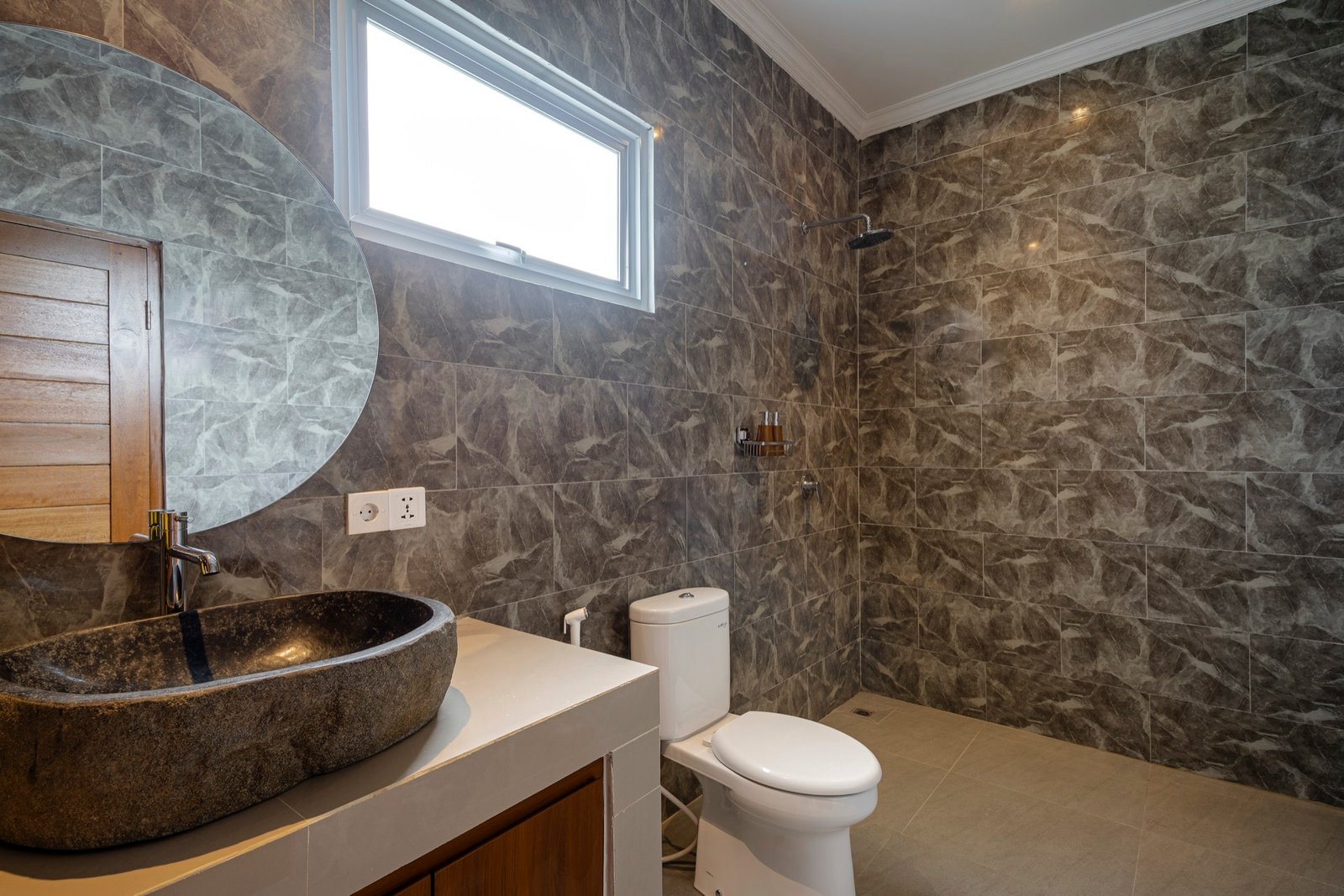Cahyana Tibuah - the bathroom marble basin (2)