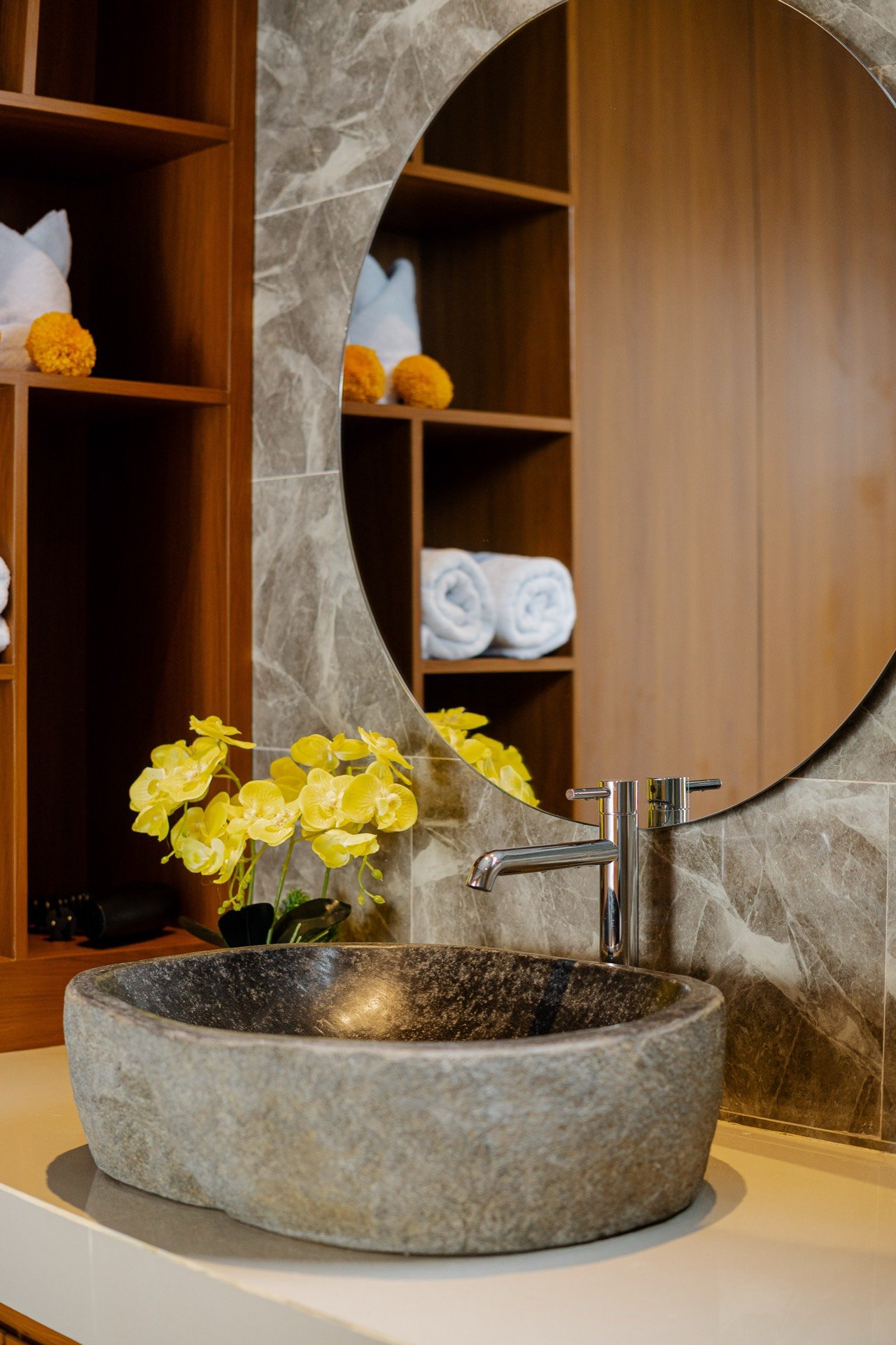 Cahyana Tibuah - the bathroom river-stone basin (3)