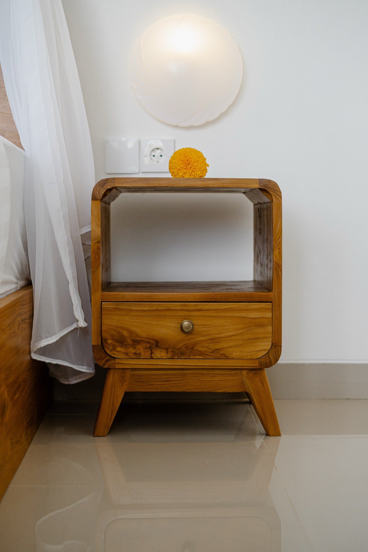 Cahyana Tibuah - the teak bedside table