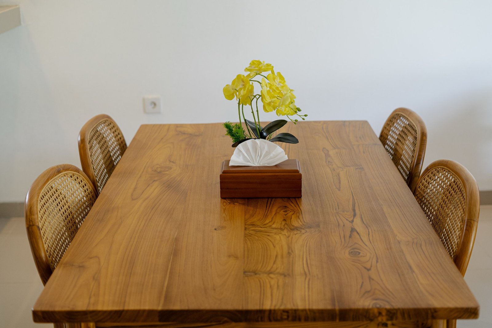 Cahyana Tibuah - the teak dining table