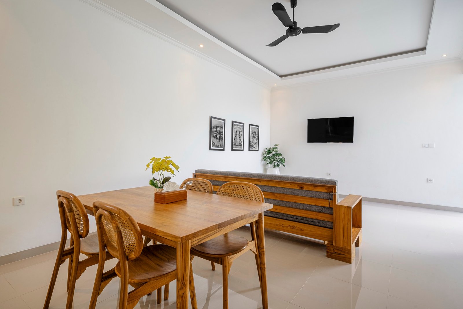 Cahyana Tibuah - the living room dining table