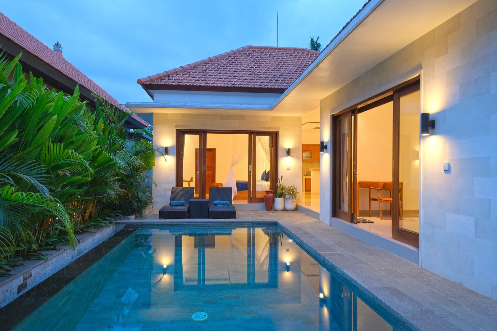 Cahyana Tibuah - the villa exterior at dusk